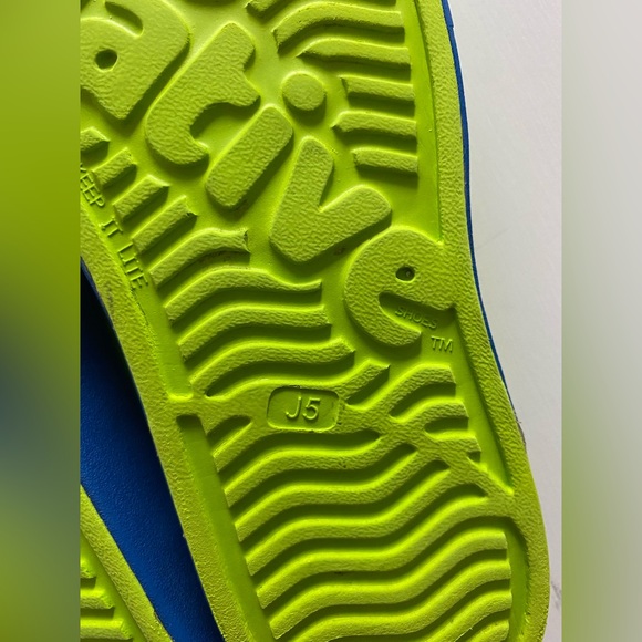 Native Boy or Girl Slip On Water Shoes Youth J5 - Picture 9 of 9